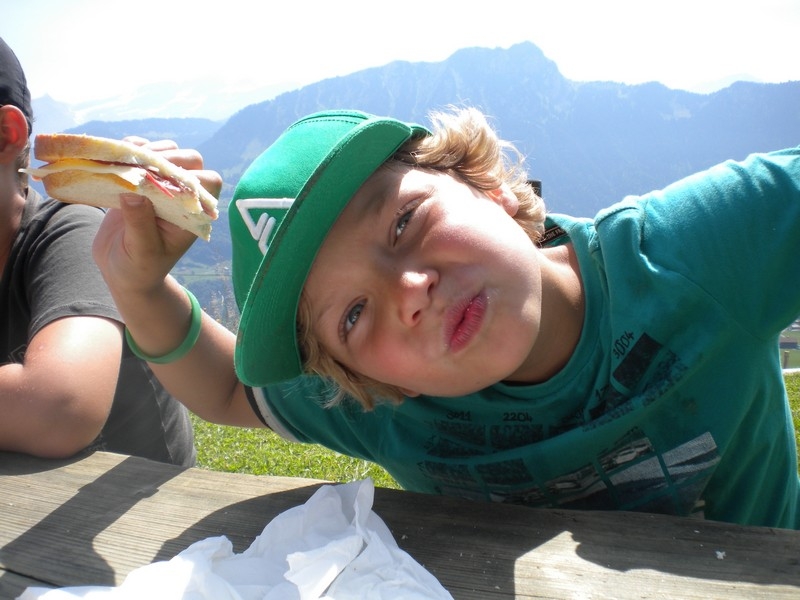 Village Camps International Summer Camp Leysin, Switzerland 2025-08-09 https://www.villagecamps.com/journals_admin/images/714-16-green hike (4).jpg